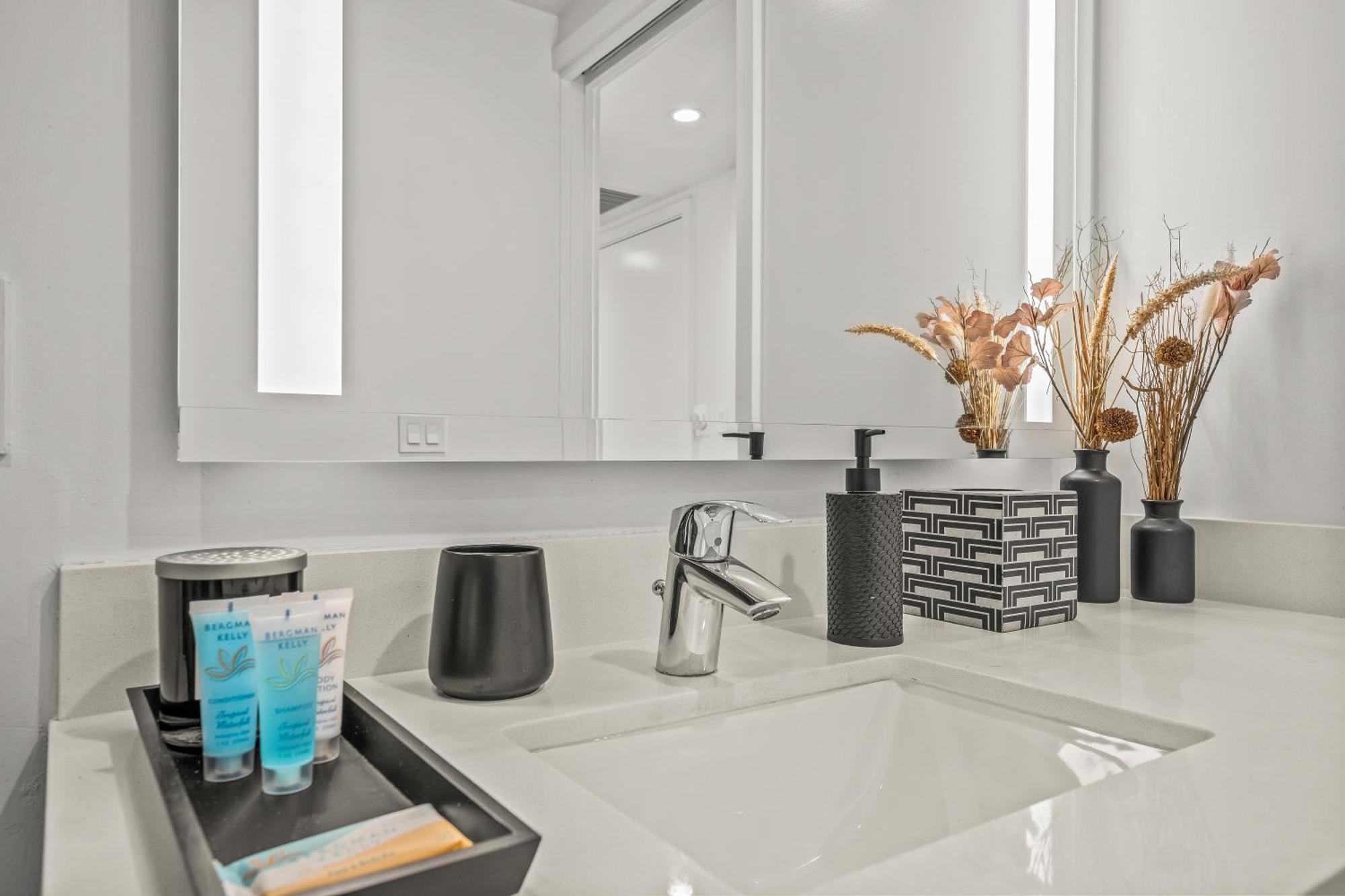 Tr Miami 2 Bedroom, 1 Bedroom, And Studio Condos With Balconies 外观 照片